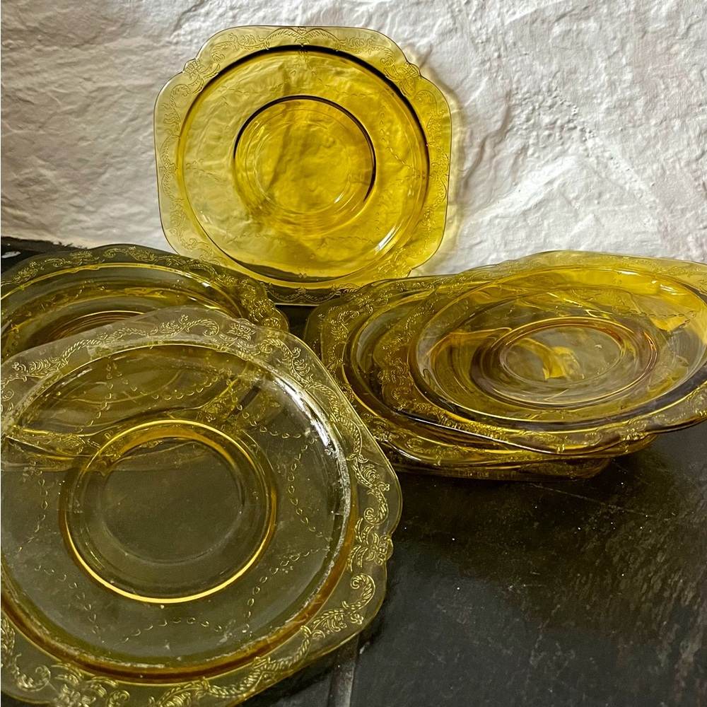 Dainty Vintage Plate Set Amber